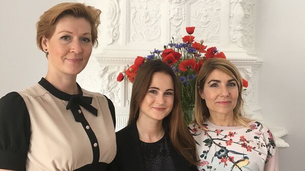 Сокуратор Солвей Хелвег Овесен, учредительница биеннале Агния Миргородская, главный куратор Катерина Грегос Сокуратор Солвей Хелвег Овесен, учредительница биеннале Агния Миргородская, главный куратор Катерина Грегос - Sputnik Латвия