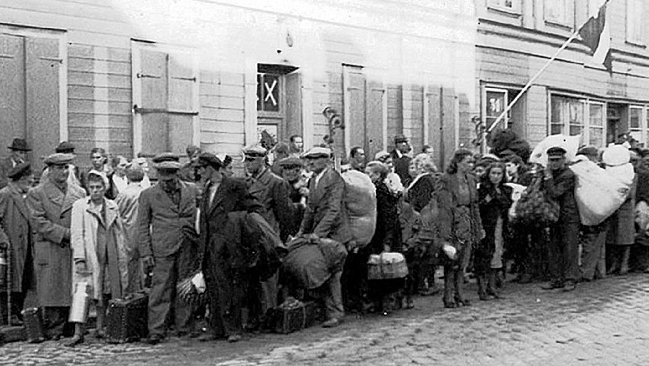 Депортация 1941. Еврейский погром в Риге 1941. Уничтожение евреев в Латвии 1941. Выселение в гетто евреев Могилёва в июле 1941 года.