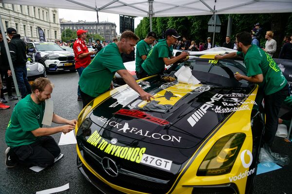Rīgā gatavojas rallija Gumball 3000 startam Rīgā gatavojas rallija Gumball 3000 startam - Sputnik Latvija