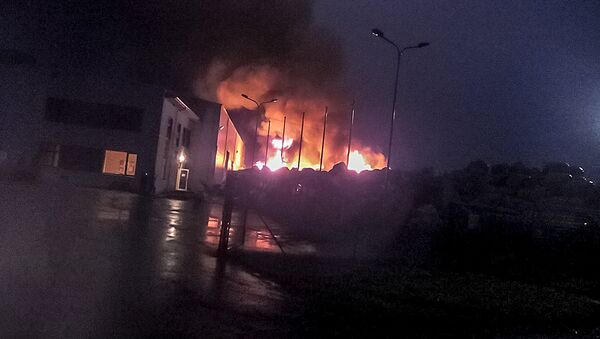 Пожар на территории для сортировки отходов Vibsteri, находящегося в Ремтской волости Броценского края - Sputnik Латвия
