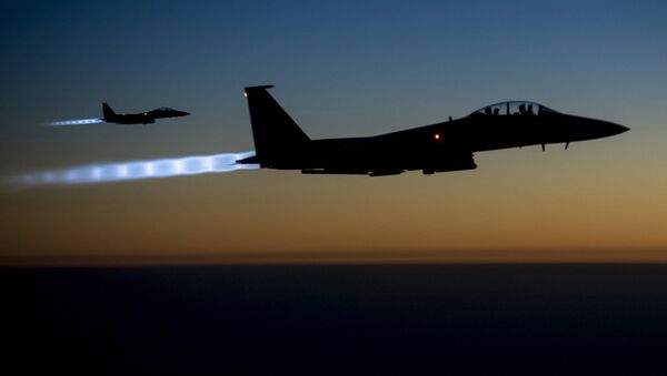 ASV koalīcijas Militāro gaisa spēku F-15E - Sputnik Latvija