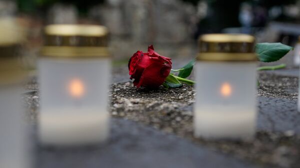 Траурные свечи на Мемориале Большой хоральной синагоги Траурные свечи на Мемориале Большой хоральной синагоги - Sputnik Латвия