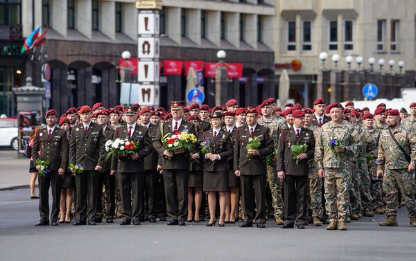 Руководители и военнослужащие Военной полиции на торжественном построении - Sputnik Латвия