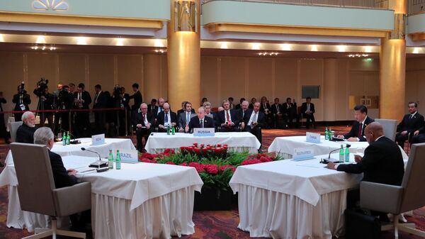 Президент РФ Владимир Путин на встрече лидеров стран БРИКС в преддверии саммита Группы двадцати G20 в Гамбурге - Sputnik Латвия
