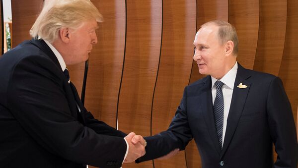 Krievijas prezidents Vladimirs Putins un ASV vadītājs Donalds Tramps - Sputnik Latvija