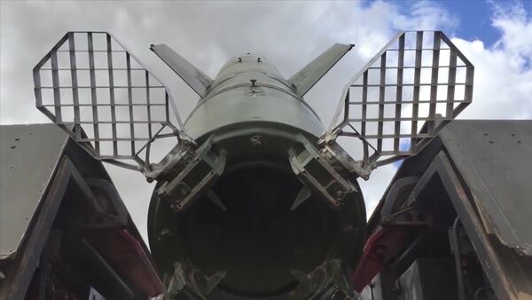Krievijas Aizsardzības ministrija parādīja kā darbojas raķešu komplekss Točka U - Sputnik Latvija