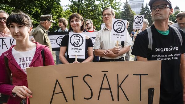 Акция протеста у главного здания Генеральной прокуратуры Латвии Акция протеста у главного здания Генеральной прокуратуры Латвии - Sputnik Латвия