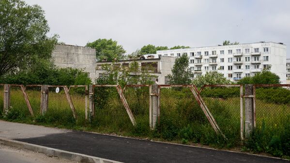 Заброшенное здание детского сада, в двух шагах от дома Вани - Sputnik Латвия