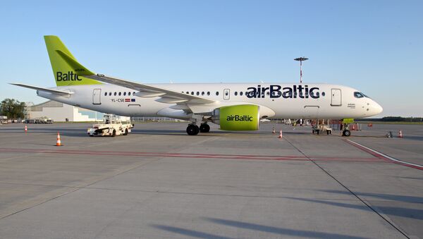 air Baltic lidmašīna Bombardier CS300 lidostā Rīga. Foto no arhīva - Sputnik Latvija