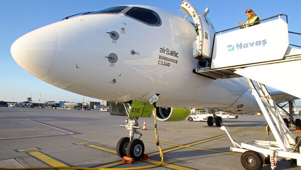 Самолет Air Baltic Bombardier CS300 аэропорту Рига - Sputnik Latvija