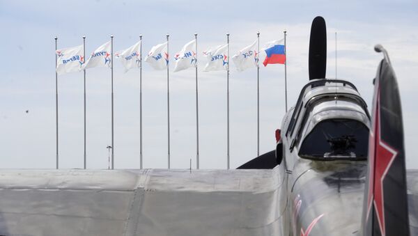 Самолет ИЛ-2 (1942 г.) на полигоне во время подготовки к открытию Международного авиационно-космического салона МАКС-2017 в Жуковском. - Sputnik Латвия