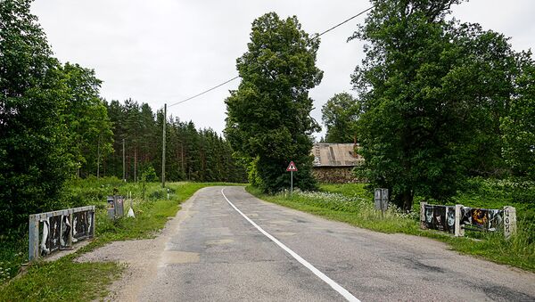 35 километр шоссе Талси-Слока, место гибели Виктора Цоя 15 августа 1990 года - Sputnik Латвия