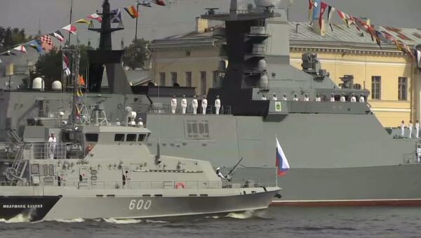 Парад, который проводили части черноморского флота, в честь Дня ВМФ - Sputnik Латвия