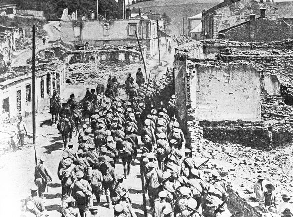 Русские войска в Бучаче, июнь 1916 года Русские войска в Бучаче, июнь 1916 года - Sputnik Латвия