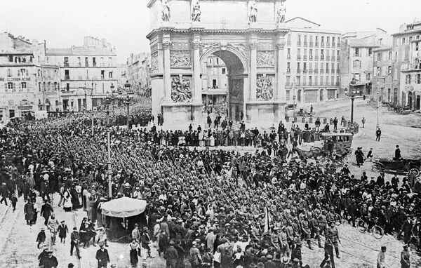 Русские солдаты во Франции в 1916 году Русские солдаты во Франции в 1916 году - Sputnik Латвия