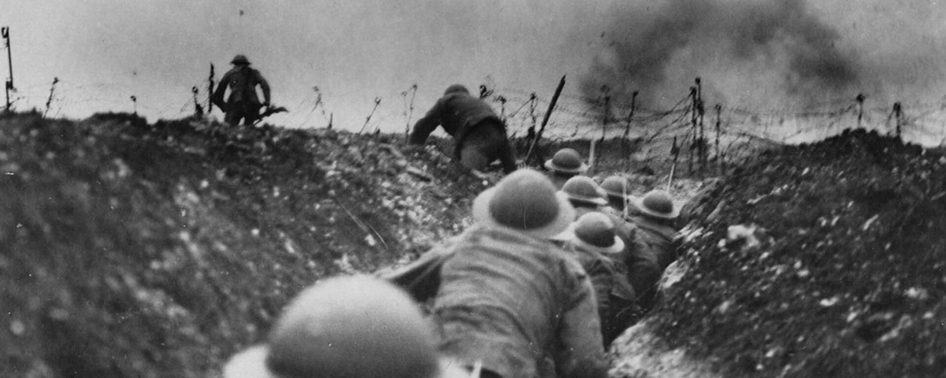 Британские военные на поле боя во время Первой мировой войны - Sputnik Латвия, 1920, 01.08.2017