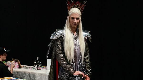На изготовление костюма короля эльфов Трандуила Дмитрий Езау потратил три месяца На изготовление костюма короля эльфов Трандуила Дмитрий Езау потратил три месяца - Sputnik Латвия