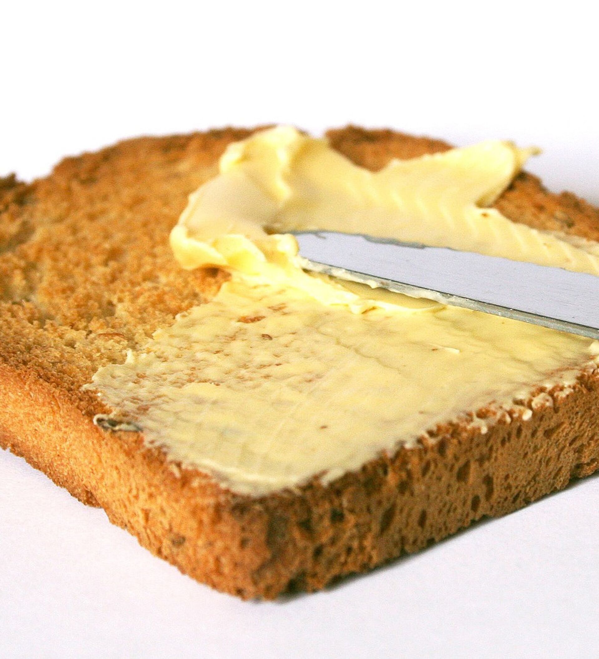 Черный хлеб с маслом калории. Сливочное масло на хлебе. Хлеб с маслом. Хлеб с маслом Коперник. Хлеб с маслом Москва.
