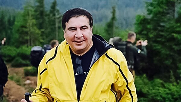 Михаил Саакашвили в горах, 16 июля 2017 года - Sputnik Латвия