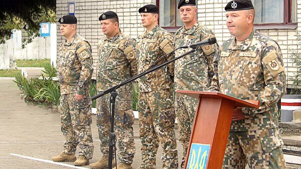 Латвийские военные выступают перед украинскими инструкторами во Львовской области - Sputnik Латвия