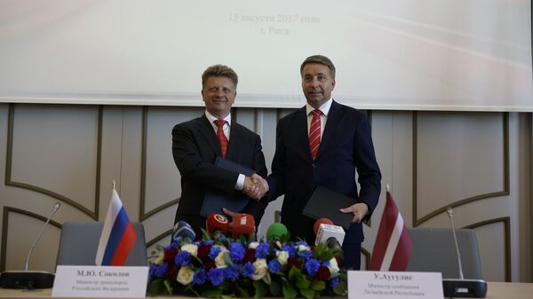 Встреча министра транспорта РФ Максима Соколова и министра сообщения Латвийской Республики Улдиса Аугулиса Встреча министра транспорта РФ Максима Соколова и министра сообщения Латвийской Республики Улдиса Аугулиса - Sputnik Латвия
