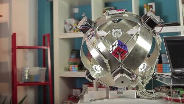 Успеть за секунду: робот против кубика Рубика - Sputnik Latvija