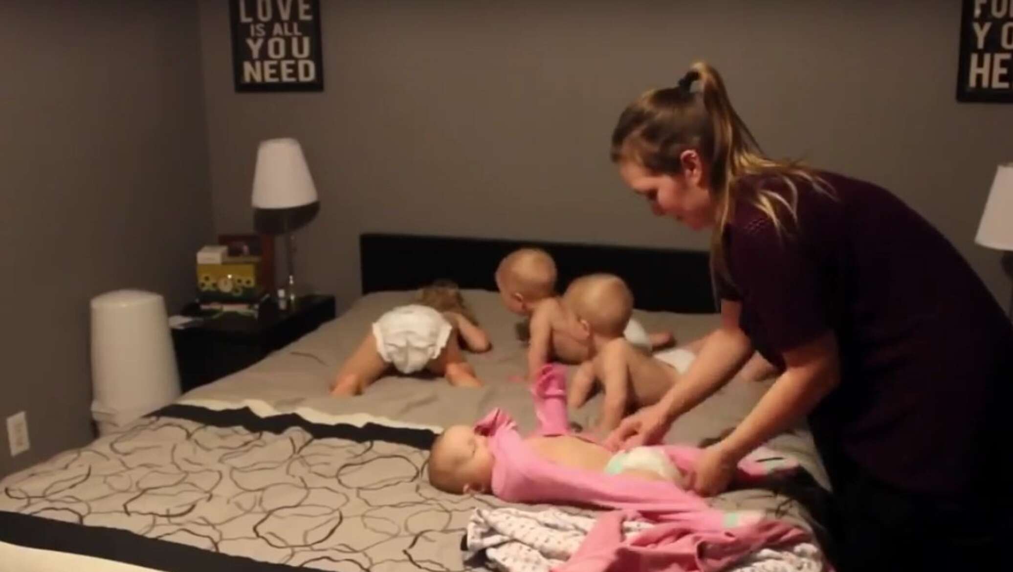 Bad mommy and son beach. Mom humping. Хорошая мама. Гифки 69. Cpmom.