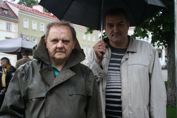 Председатель Союза за права человека в Литве Донатас Шульцас (слева) и лидер Социалистического фронта Литвы Гедрюс Грабаускас Председатель Союза за права человека в Литве Донатас Шульцас (слева) и лидер Социалистического фронта Литвы Гедрюс Грабаускас - Sputnik Латвия