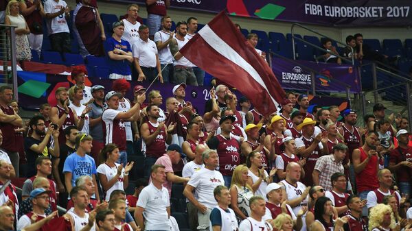 Болельщики сборной Латвии во время чемпионата Европы по баскетболу Евробаскет-2017 Болельщики сборной Латвии во время чемпионата Европы по баскетболу Евробаскет-2017 - Sputnik Латвия