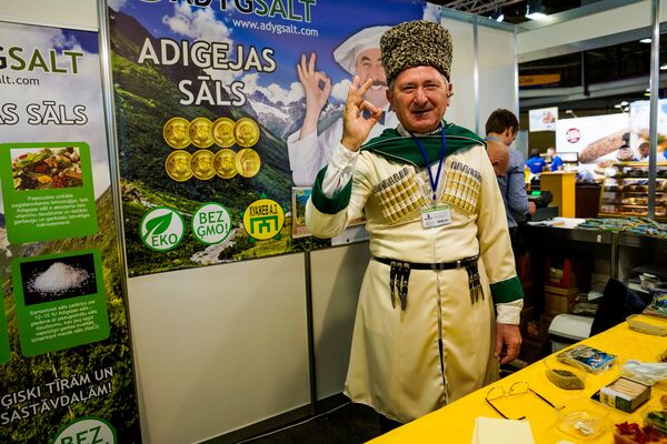 Адыгейская соль и специи на выставке в Риге - Sputnik Латвия