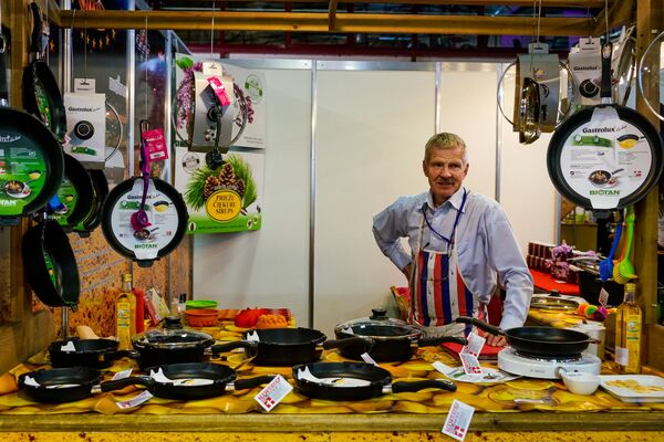 Кухонная посуда на выставке индустрии питания Riga Food 2017 Кухонная посуда на выставке индустрии питания Riga Food 2017 - Sputnik Латвия