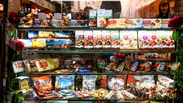 Огромный выбор продукции российского шоколадного бренда Победа с их фабрики в Вентспилсе - Sputnik Латвия