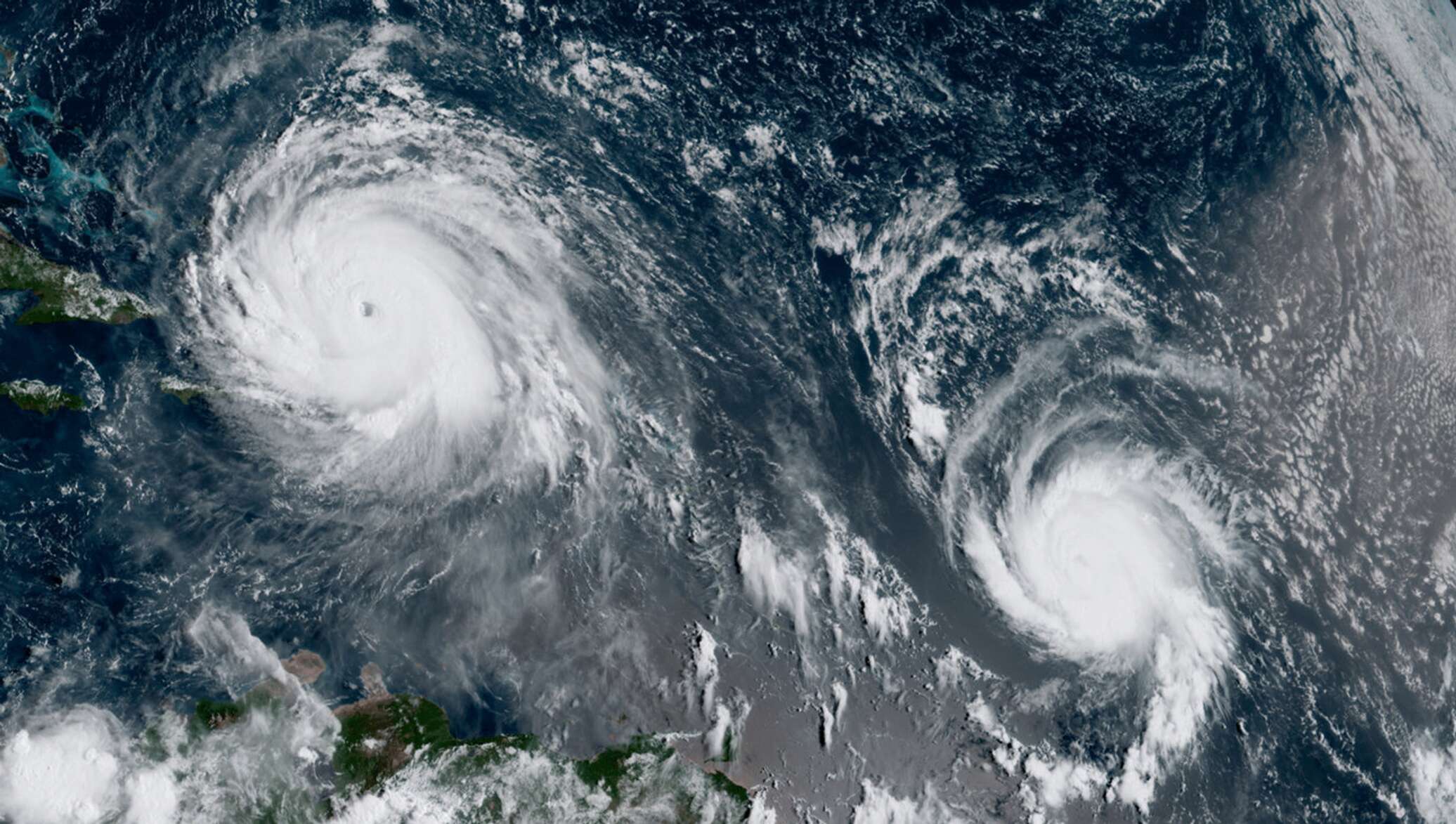 Dangerous storm. Тропический циклон. Циклон шторм. Тропический шторм.