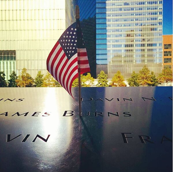Мемориал в память жертв теракта 11 сентября 2001 года в Нью-Йорке - Sputnik Латвия