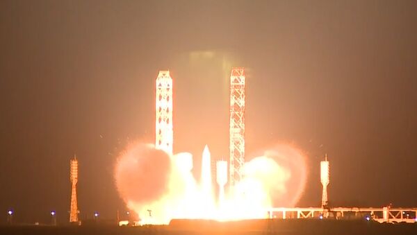 Ракета-носитель Протон-М успешно стартовала с Байконура - Sputnik Латвия