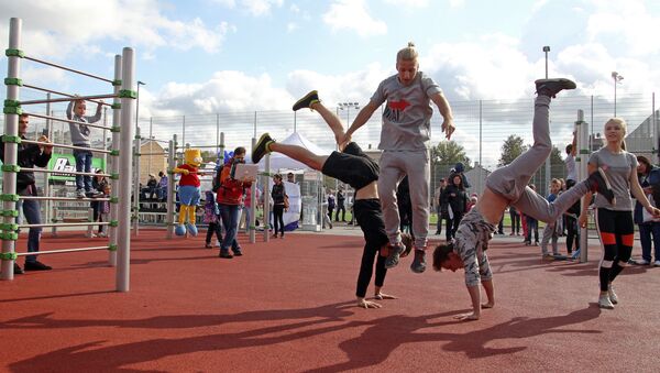 Выступления спортсменов на открытии  спортивного квартала - Sputnik Латвия
