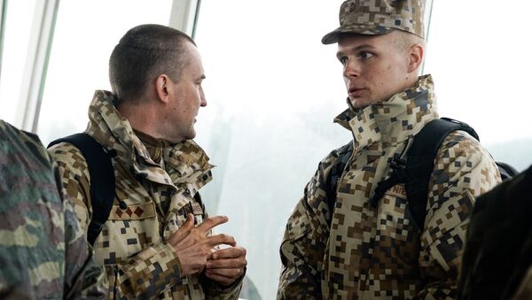 Наблюдатели от вооружённых сил Латвии на учениях Запад-2017 - Sputnik Латвия