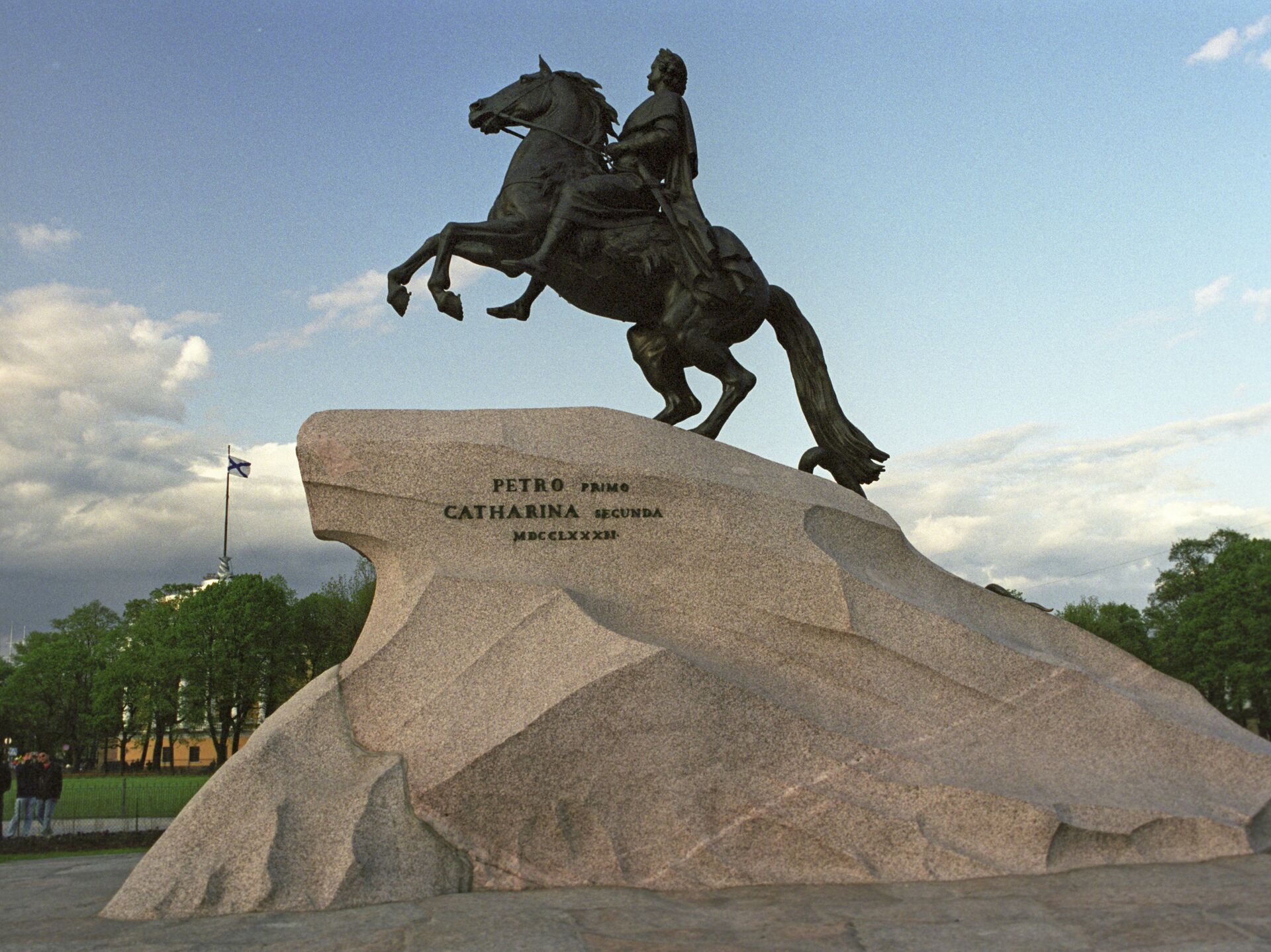 Медный всадник основа. Памятник Петру первому в Санкт-Петербурге медный всадник. Памятник Петру i медный всадник. Памятник Петру первому в Петербурге медный всадник. Медный всадник памятник в Санкт-Петербурге Автор.