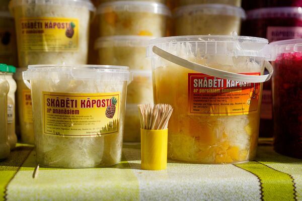 Эксклюзивная квашеная капуста с ананасами, персиками и шампанским Эксклюзивная квашеная капуста с ананасами, персиками и шампанским - Sputnik Латвия