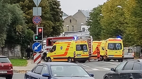 Авария на пешеходном переходе на улице Ханзас в Риге Авария на пешеходном переходе на улице Ханзас в Риге - Sputnik Латвия