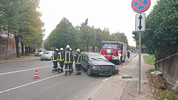 Авария на пешеходном переходе в Риге на улице Ханзас - Sputnik Latvija