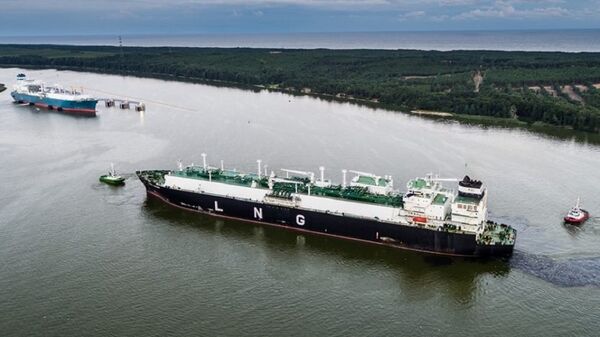 Gāzes transporta kuģis ved pirmo SDG kravu uz Lietuvu - Sputnik Latvija