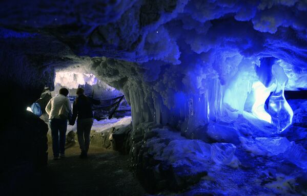 Кунгурская ледяная пещера в Пермском крае - Sputnik Латвия