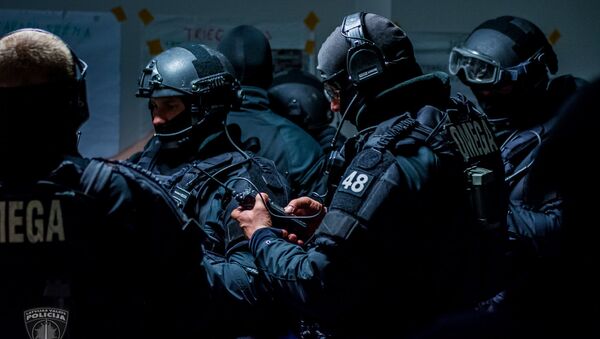 Учения антитеррористического отряда Омега по освобождению заложников на Рижском Центральном вокзале - Sputnik Латвия