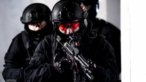 Учения антитеррористического отряда Омега по освобождению заложников на Рижском Центральном вокзале - Sputnik Латвия