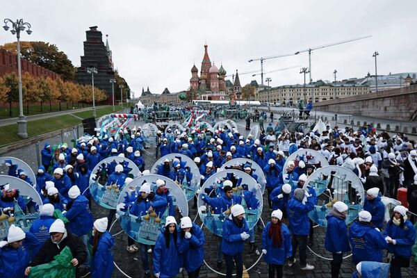 Карнавальное шествие в рамках XIX Всемирного фестиваля молодежи и студентов - Sputnik Латвия