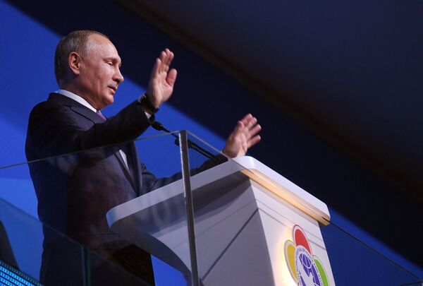 Президент РФ В. Путин принял участие в открытии Всемирного фестиваля молодёжи и студентов в Сочи Президент РФ В. Путин принял участие в открытии Всемирного фестиваля молодёжи и студентов в Сочи - Sputnik Латвия