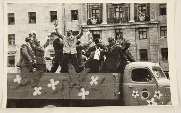 Фестиваль молодежи и студентов 1957 года в Москве в объективе Вильберта Веберга. Экспозиция Музея Москвы Фестиваль молодежи и студентов 1957 года в Москве в объективе Вильберта Веберга. Экспозиция Музея Москвы - Sputnik Латвия