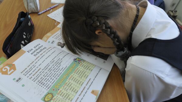 Bērns vācu valodas nodarbībā skolā. Foto no arhīva - Sputnik Latvija