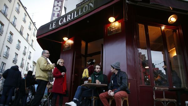 Ресторан в Париже Carillon, подвергшийся атаке террористов 13 ноября 2015 - Sputnik Латвия